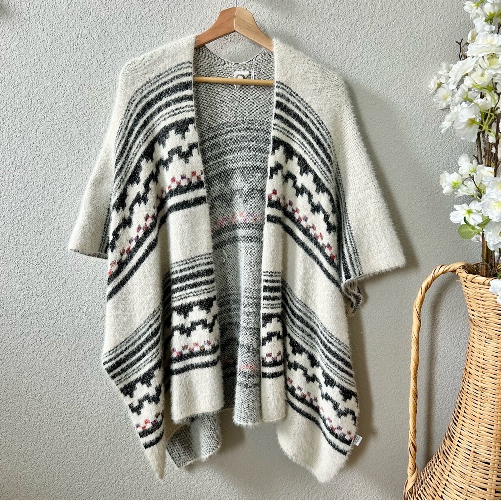 Anthropologie Akemi + Kin Olivia Eyelash Wrap Kimono Cardigan One Size